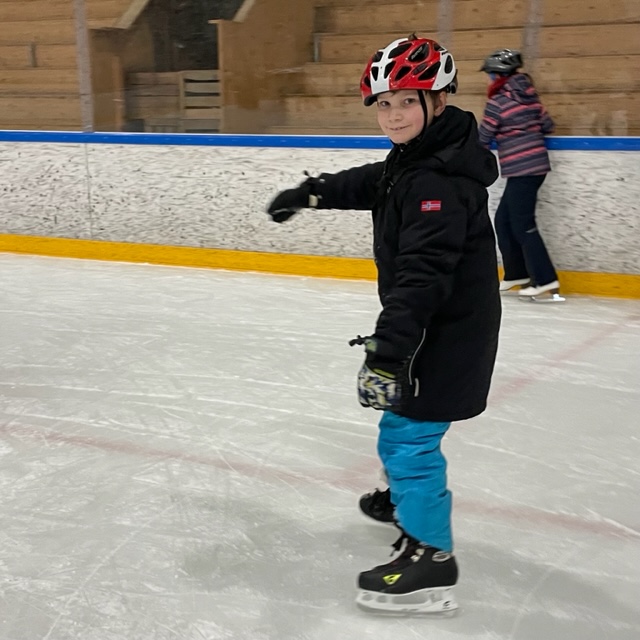 23 Schlittschuhlaufen IMG_3863 640x640